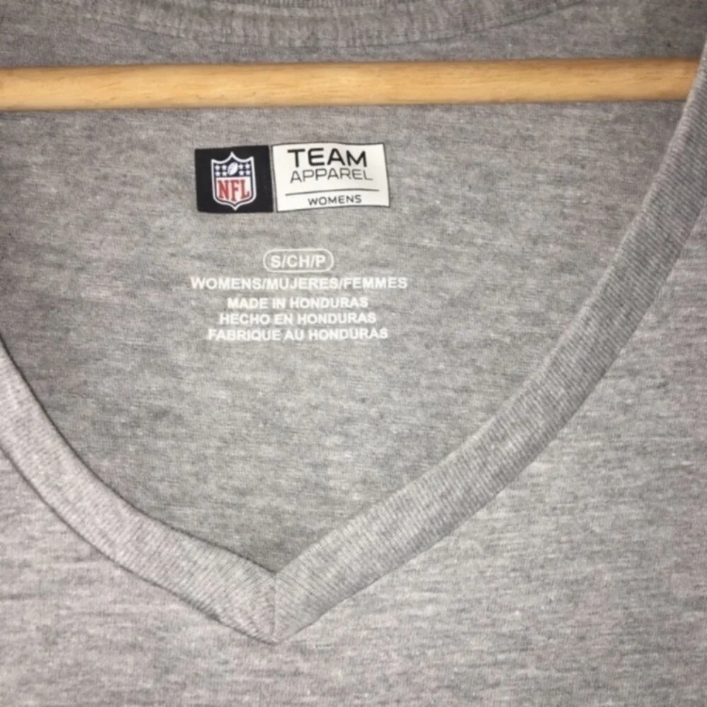 NFL Jacksonville Jaguars Helmet Tee Women’s Small Gray Graphic Shirt Football - Picture 6 of 6